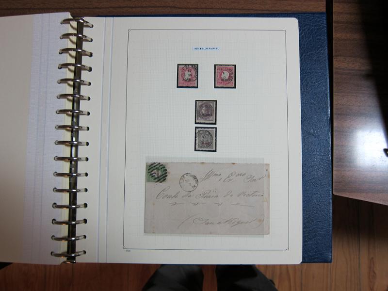 0019 (245).JPG -     Lote:    19      Marcofilia      Lotes Especiais       Descrição:         Portugal. Colecção especializada de carimbos de duplo círculo, tipo 1852, montada em 4 álbuns Lindner, com selos de diversas emissões e cartas, com estudo minucioso de cada marca. Lote a ver.         Lote       Valor Base:     &euro; 2.500,00     Valor Venda:     Retirado     